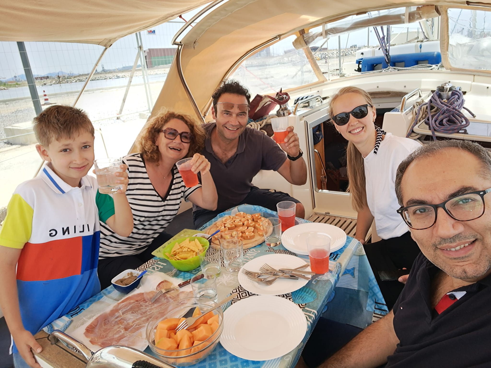 Regala un pranzo in barca a vela