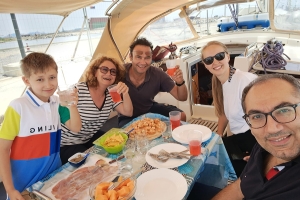 Regala un pranzo in barca a vela